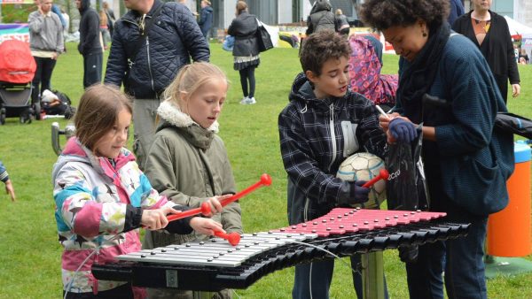 Duo Outdoor Music Instrument (4 children playing; side view)