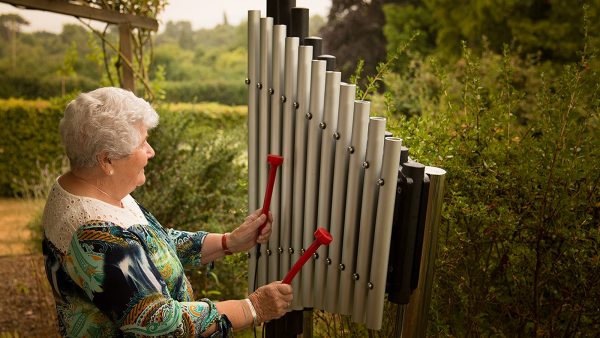 Percussion Play Cherub Bells C Major Pentatonic C4-C6 (older woman playing)